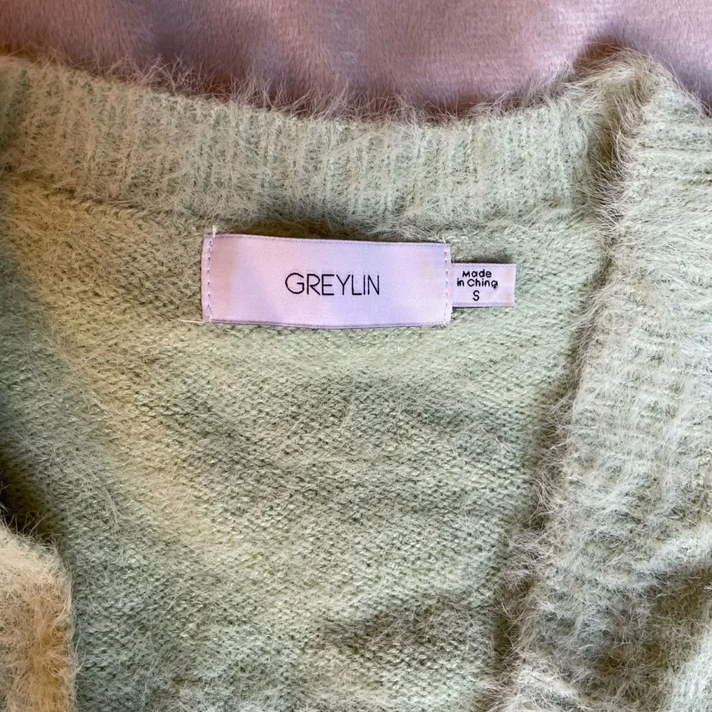 Fuzzy sweater💚 - Picture 2 of 2